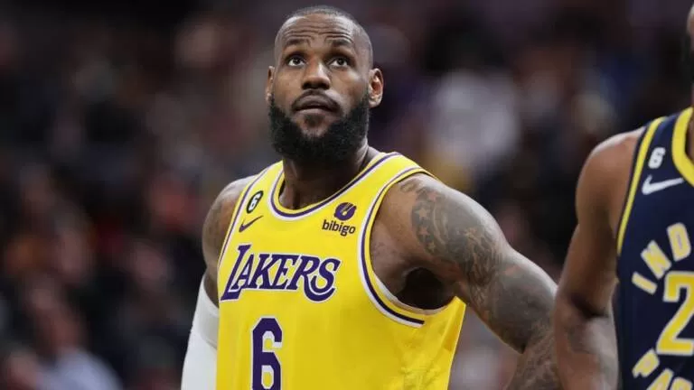 LeBron James bate recorde de pontos